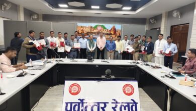 Photo of संरक्षा एवं सुरक्षा के क्षेत्र में उत्कृष्ट योगदान देने वाले कुल 16 रेल कर्मचारी Excellence Award से सम्मानित