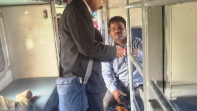 Photo of लखनऊ – दरियाबाद एवं लखनऊ – रायबरेली खंडों पर विशेष टिकट जांच अभियान, रु 1, 21, 780 की आय