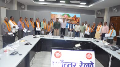 Photo of वाराणसी मंडल पर 15 सेवानिवृत्त कर्मचारियों को समापक भुगतान तथा रिक्त 11 पदों पर पदोन्नति दी गई