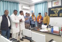 Photo of परिवहन मंत्री ने यात्री के खोये बैग में रखे रु 5 लाख सहित समूर्ण बैग लौटाने पर निगम कर्मियों को दी बधाई