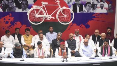 Photo of ये अमानवीय लोग हैं, सरकार होली मनाती रही एवं जनता दर्शन में आये फरियादी व्यक्ति की मौत हो गयी : अखिलेश