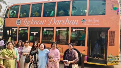 Photo of अंतरराष्ट्रीय महिला दिवस पर ‘लखनऊ दर्शन’ बस से महिलाओं ने की खुशियों की सैर