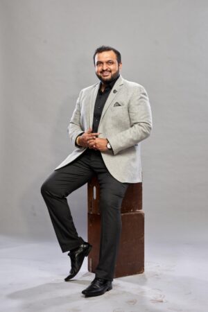 Photo of थामा के निर्देशक आदित्य सरपोतदार ने कहा “मैं हमेशा से आयुष्मान खुराना के साथ काम करना चाहता था”