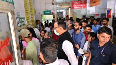 Photo of चिनहट सामुदायिक स्वास्थ्य केंद्र में सफाई व्यवस्था, वार्डों की बदहाली और लापरवाही पर ब्रजेश पाठक भड़क उठे