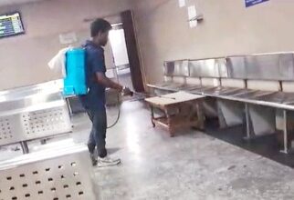 Photo of गोरखपुर जं0 रेलवे स्टेशन पर मच्छरों के नियंत्रण हेतु मच्छर रोधी दवा का छिड़काव तथा फॉगिंग