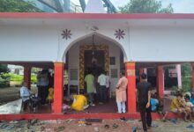 Photo of माँ सिहारी देवी दुर्गा मंदिर में कन्या भोज का आयोजन