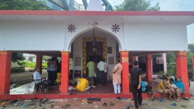 Photo of माँ सिहारी देवी दुर्गा मंदिर में कन्या भोज का आयोजन