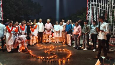Photo of ग्रामोदय विश्वविद्यालय एक लाख एक हजार दीपों के प्रज्वलन के साथ चित्रकूट गौरव दिवस में सहभागी बना
