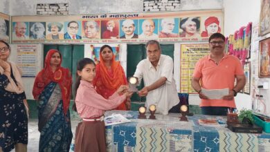 Photo of प्राथमिक विद्यालय, छिबरामऊ पश्चिम में उत्तीर्ण विद्यार्थियों को मुख्य अथिति अशोक सिंह राठौर ने किया पुरस्कृत