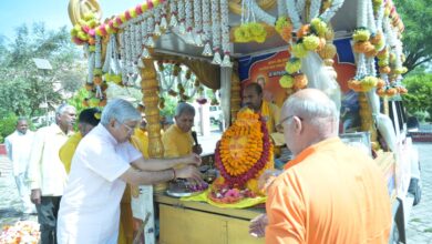 Photo of गायत्री शक्ति पीठ की कलश यात्रा का ग्रामोदय विश्वविद्यालय में स्वागत, कुलगुरु ने किया कलश पूजन