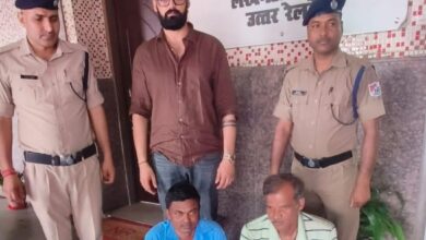 Photo of अवैध वेंडरों के विरुद्ध कार्रवाई : लखनऊ स्टेशन पर 05 अनाधिकृत विक्रेता पकड़े गए
