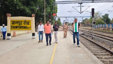 Photo of पूर्वोत्तर रेलवे, वाराणसी मंडल रेल प्रबंधक ने ज्ञानपुर रोड रेलवे स्टेशन पर व्यापक निरीक्षण किया