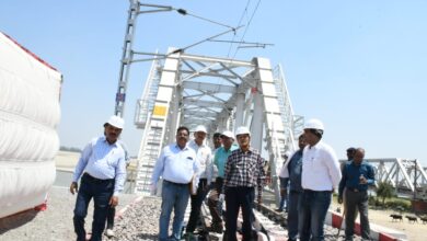 Photo of रेल संरक्षा आयुक्त, पूर्वाेत्तर परिमंडल द्वारा गोंडा – बुढ़वल खंड पर तीसरी नई विद्युतकर्षण लाइन का निरिक्षण