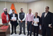 Photo of चेकिंग स्टाफ की बदौलत यात्री को मिला बैग : वरिष्ठ मंडल वाणिज्य प्रबंधक द्वारा उत्कृष्ट कर्मचारीगण सम्मानित
