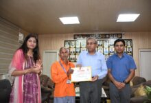 Photo of पूर्वाेत्तर रेलवे, लखनऊ मंडल प्रबंधक द्वारा कर्मचारियों को “स्टार परफॉर्मर ऑफ़ द मंथ” पुरस्कार