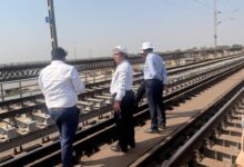 Photo of महाप्रबंधक, उत्तर रेलवे द्वारा लखनऊ – कानपुर पुल बायाँ किनारा रेल खंड का निरीक्षण, गंगा पुल कार्यों की समीक्षा