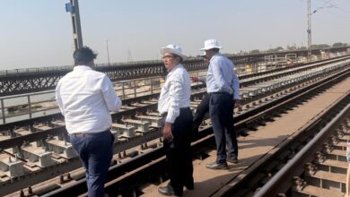 Photo of महाप्रबंधक, उत्तर रेलवे द्वारा लखनऊ – कानपुर पुल बायाँ किनारा रेल खंड का निरीक्षण, गंगा पुल कार्यों की समीक्षा