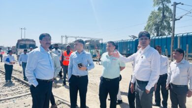 Photo of महाप्रबंधक, उ. रे. द्वारा लखनऊ – आलमनगर खंड विंडो ट्रेलिंग एवं मंडल रेल प्रबंधक द्वारा गुड्स साइडिंग निरीक्षण