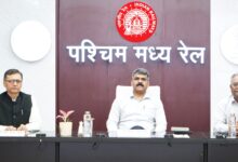 Photo of पश्चिम मध्य रेल के महाप्रबंधक ने प्रथम दिवस कार्यालय में विभागों के प्रमुख मुख्य विभागाध्यक्षों से सौजन्य भेंट की