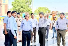 Photo of महाप्रबंधक, उत्तर रेलवे द्वारा लखनऊ – वाराणसी रेल खण्ड का विंडो ट्रेलिंग एवं मध्य स्टेशनों का निरीक्षण