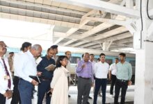 Photo of पूर्वोत्तर रेलवे लखनऊ मण्डल रेल प्रबंधक ने अधिकारियों संग गोमतीनगर रेलवे स्टेशन का निरीक्षण किया