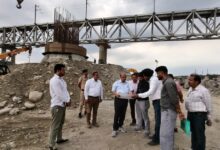 Photo of मंडल रेल प्रबंधक द्वारा रेलवे पुल संख्या -17 और कठुआ – माधोपुर पंजाब रेल खंड का व्यापक निरीक्षण