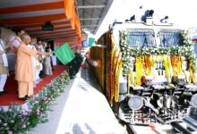 Photo of उप्र सरकार द्वारा ‘सोमनाथ स्वाभिमान पर्व’ पर 1008 श्रद्धालुओं एवं पेशेवरों को सोमनाथ यात्रा के लिए विशेष ट्रेन से हरी झंडी दिखाकर रवाना किया गया