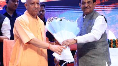 Photo of लोकभवन में चयनित अभ्यर्थियों को मुख्यमंत्री योगी ने वितरित किए नियुक्ति पत्र