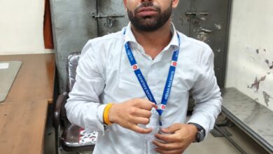 Photo of फर्जी टीटीई बनकर यात्रियों से अवैध वसूली करने वाला युवक शिवम मिश्रा पकड़ा गया