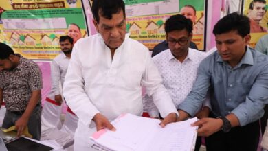Photo of ऊर्जा मंत्री शर्मा ने आजमगढ़ के सठियांव बिजली कैंप का किया निरीक्षण