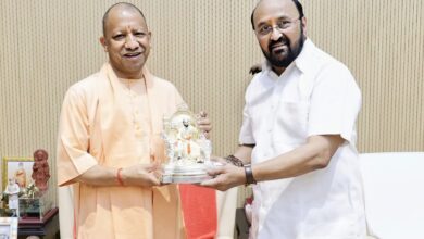 Photo of मुख्यमंत्री योगी आदित्यनाथ को उच्च शिक्षा मंत्री योगेंद्र उपाध्याय ने दी जन्मदिवस की शुभकामनाएं