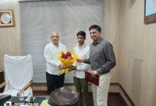 Photo of आर्थिक अभावों के साथ छात्र शिवा JEE Advanced 2026 में सफल, माध्यमिक शिक्षा निदेशक ने किया सम्मानित