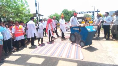 Photo of अंतर्राष्ट्रीय समपार फाटक जागरूकता अभियान से पमरे में नुक्कड़ नाटक एवं जनसंपर्क गतिविधियाँ आयोजित
