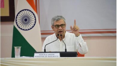 Photo of रेल मंत्री वैष्णव ने कहा कि अगले कुछ वर्षों में कोलकाता मेट्रो नेटवर्क में नई पीढ़ी के मेट्रो रेक शामिल किए जाएंगे