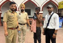 Photo of जम्मू मण्डल – रेलवे चेकिंग स्टाफ ने यात्री का खोया मोबाइल लौटाया, अनाधिकृत यात्री जीआरपी को सौंपा