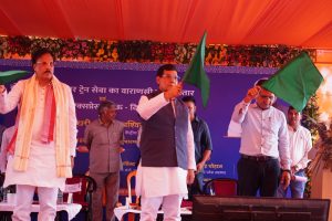 मऊ से दिल्ली और वाराणसी की कनेक्टिविटी हुई और मजबूत : पूर्वांचल को मिली नई रेल सेवाओं की सौगात
