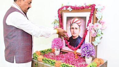 Photo of उप मुख्यमंत्री मौर्य ने बंकिम चंद्र चट्टोपाध्याय एवं छत्रपति शाहू जी महाराज की जयंती पर अर्पित किये श्रद्धासुमन