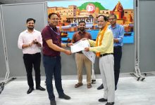 Photo of पूर्वोत्तर रेलवे वाराणसी मंडल से सेवानिवृत्त होने वाले 02 अधिकारी एवं 27 कर्मचारियों को समापक भुगतान, 18 कर्मचारी पदोन्नति