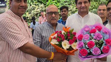 Photo of कांग्रेस वर्किंग कमेटी के सदस्य – सांसद दीपेन्द्र हुड्डा का लखनऊ एयरपोर्ट पर हुआ भव्य स्वागत