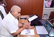Photo of रेशम विभाग द्वारा 190 ग्राम पंचायतों, 305 स्थलों पर 14 लाख पौधों का होगा पौधरोपण : मंत्री राकेश सचान