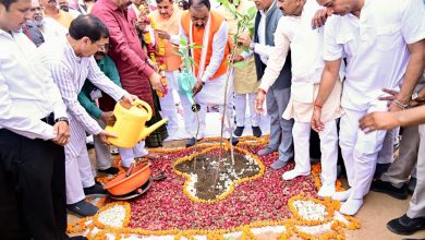 Photo of उप मुख्यमंत्री मौर्य ने झांसी में किया ‘एक पेड़ माँ के नाम’ वृक्षारोपण महायज्ञ-2026 का शुभारंभ