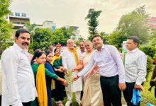 Photo of ‘एक पेड़ मां के नाम’ अभियान को जनआंदोलन बनाएं, पौधे लगाने के साथ उनका संरक्षण भी करें : सुरेश कुमार खन्ना