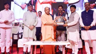Photo of मुख्यमंत्री योगी ने किया कौशल प्रदर्शनी का उद्घाटन, ‘कौशलम’ पुस्तिका का विमोचन, 11 युवा आइकॉन का सम्मान