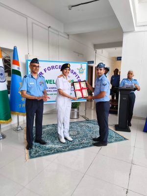 सर्जन वाइस एडमिरल आरती सरीन ने कानपुर के 7 एयर फ़ोर्स हॉस्पिटल का दौरा किया