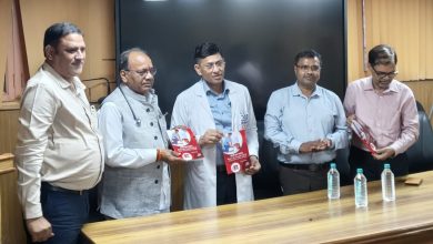 Photo of सिविल चिकित्सालय में सुनील यादव की पुस्तक “साथी हाथ बढ़ाना” पर परिचर्चा एवं सम्मान समारोह संपन्न