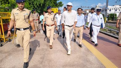 Photo of मंडल रेल प्रबंधक ने भटनी–सीवान रेलखंड का किया व्यापक संरक्षा एवं विकासात्मक निरीक्षण
