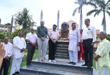 Photo of “शिक्षा के साथ एक हुनर अवश्य सीखें, यही जीवन में सफलता का आधार है” : प्रो. आलोक चौबे, कुलगुरु
