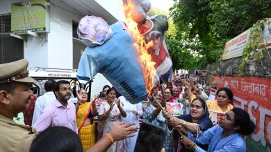 Photo of महिला कांग्रेस की सैंकड़ों पदाधिकारियों एवं कायकर्ताओं ने प्रहलाद जोशी एवं कंगना रनौत का किया पुतला दहन