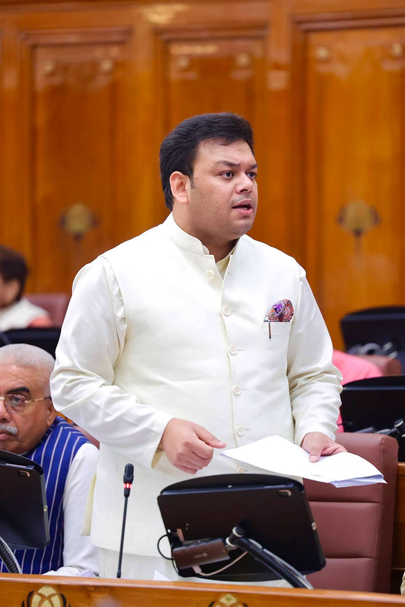 किसी भी परिषदीय विद्यालय को बंद नहीं किया, शिक्षा व्यवस्था को और मजबूत कर रही सरकार – मंत्री संदीप सिंह