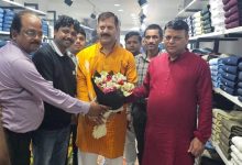 Photo of मोरल इंडस्ट्रीज लिमिटेड ने पत्रकार पुरम में अपने गारमेंट्स ब्रांड के शानदार शोरूम का उद्घाटन किया
